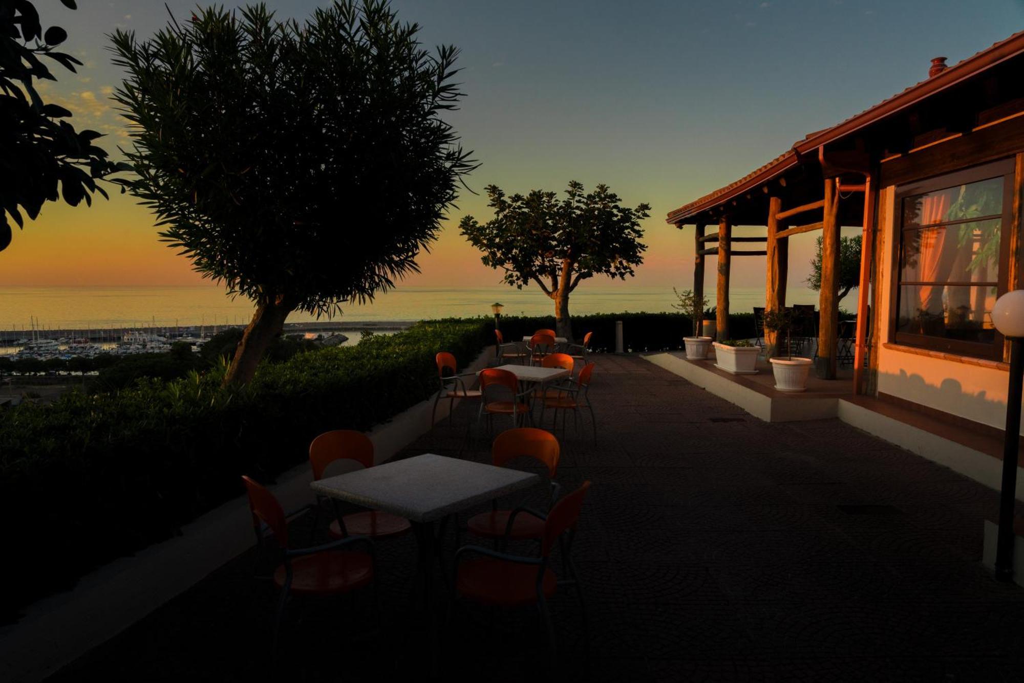 Residence New Paradise トロペーア エクステリア 写真